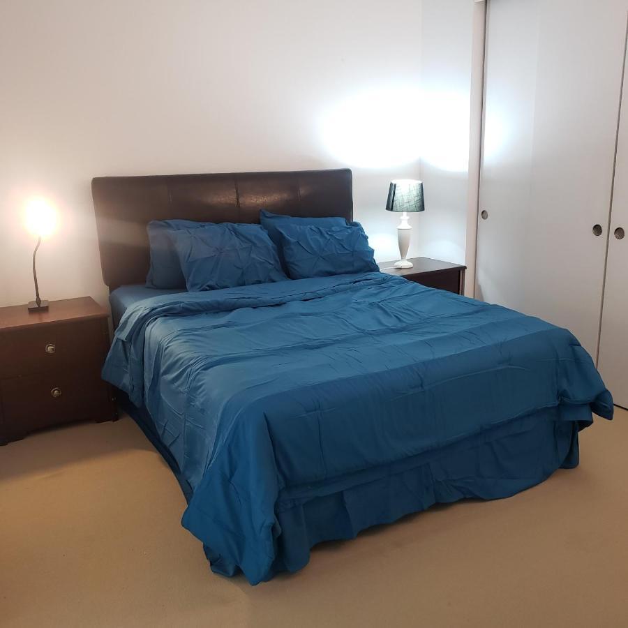 Lovely Guest Entire Apartment Minutes From Ottawa Airport Exterior photo