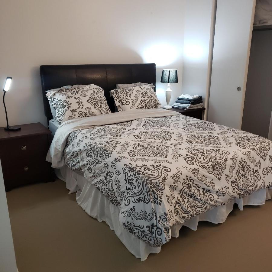 Lovely Guest Entire Apartment Minutes From Ottawa Airport Exterior photo